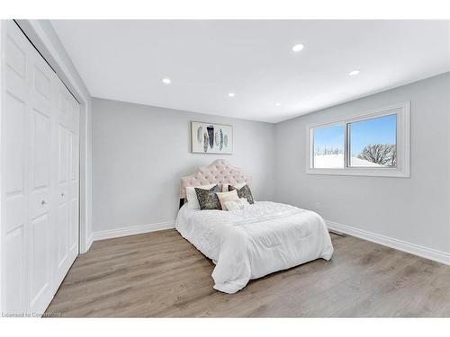 449 Acadia Drive, Hamilton, ON - Indoor Photo Showing Bedroom