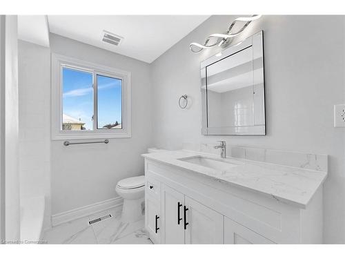 449 Acadia Drive, Hamilton, ON - Indoor Photo Showing Bathroom