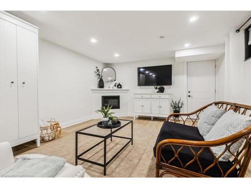 1142 Stanley Drive, Burlington, ON - Indoor Photo Showing Living Room