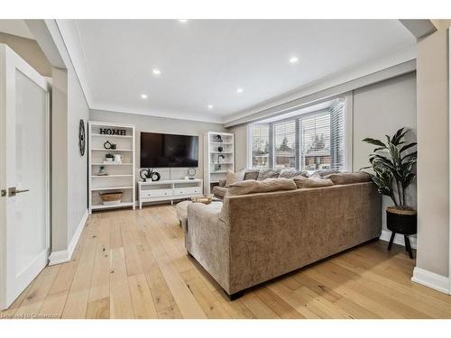 1142 Stanley Drive, Burlington, ON - Indoor Photo Showing Living Room