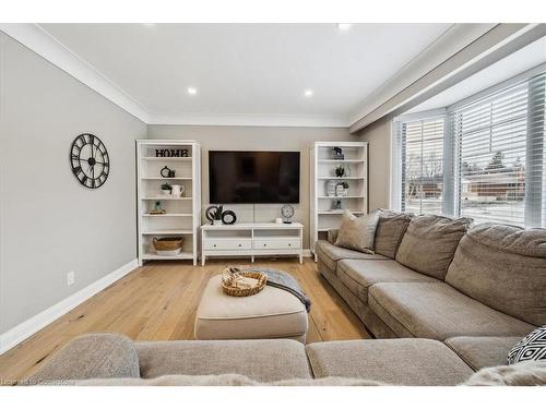 1142 Stanley Drive, Burlington, ON - Indoor Photo Showing Living Room