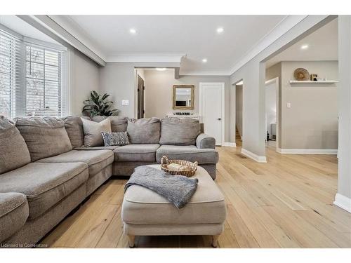 1142 Stanley Drive, Burlington, ON - Indoor Photo Showing Living Room