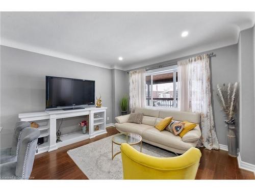 377 East 28Th Street, Hamilton, ON - Indoor Photo Showing Living Room