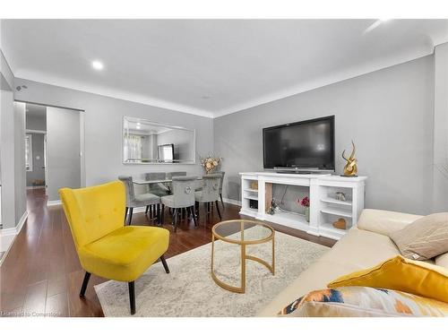 377 East 28Th Street, Hamilton, ON - Indoor Photo Showing Living Room