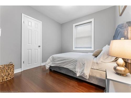 377 East 28Th Street, Hamilton, ON - Indoor Photo Showing Bedroom