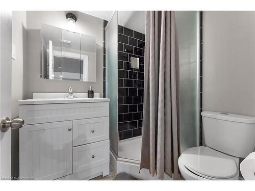 377 East 28Th Street, Hamilton, ON - Indoor Photo Showing Bathroom