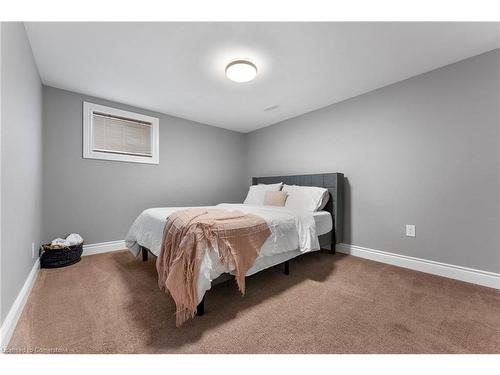 377 East 28Th Street, Hamilton, ON - Indoor Photo Showing Bedroom