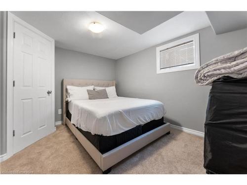 377 East 28Th Street, Hamilton, ON - Indoor Photo Showing Bedroom