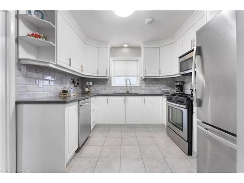 377 East 28Th Street, Hamilton, ON - Indoor Photo Showing Kitchen