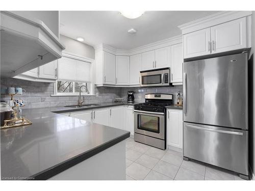 377 East 28Th Street, Hamilton, ON - Indoor Photo Showing Kitchen With Upgraded Kitchen