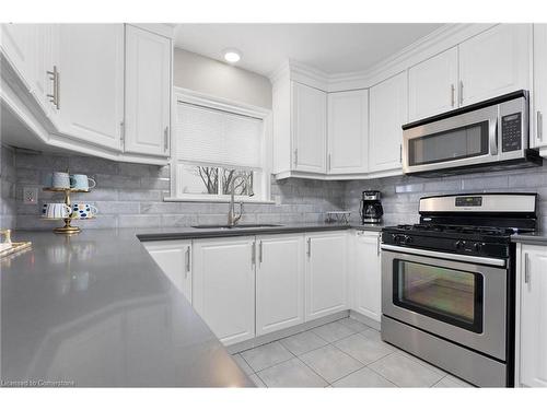 377 East 28Th Street, Hamilton, ON - Indoor Photo Showing Kitchen