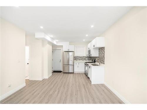 922 Burlington Street E, Hamilton, ON - Indoor Photo Showing Kitchen