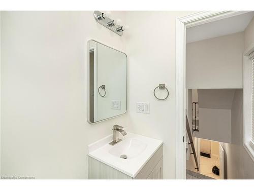 922 Burlington Street E, Hamilton, ON - Indoor Photo Showing Bathroom