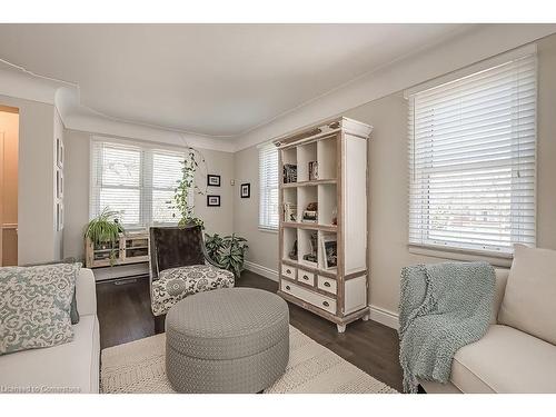 2344 Woodward Avenue, Burlington, ON - Indoor Photo Showing Living Room