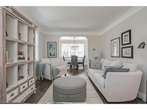 2344 Woodward Avenue, Burlington, ON - Indoor Photo Showing Living Room