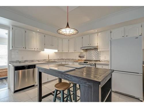 2344 Woodward Avenue, Burlington, ON - Indoor Photo Showing Kitchen