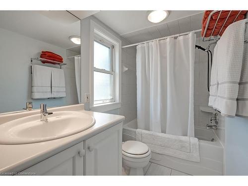 2344 Woodward Avenue, Burlington, ON - Indoor Photo Showing Bathroom