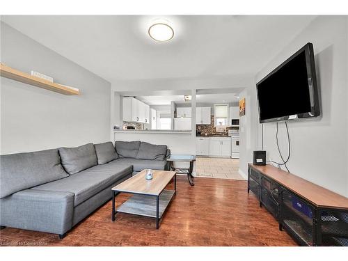 174 Grace Avenue, Hamilton, ON - Indoor Photo Showing Living Room