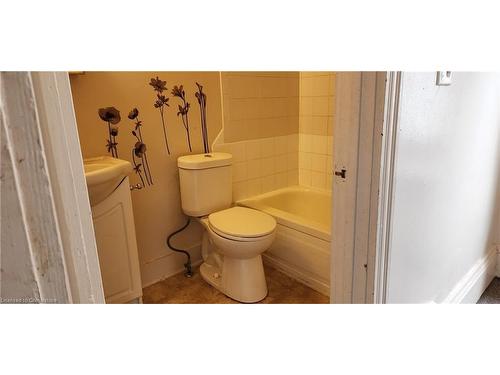 70 Robins Avenue, Hamilton, ON - Indoor Photo Showing Bathroom