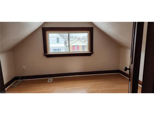 70 Robins Avenue, Hamilton, ON - Indoor Photo Showing Other Room