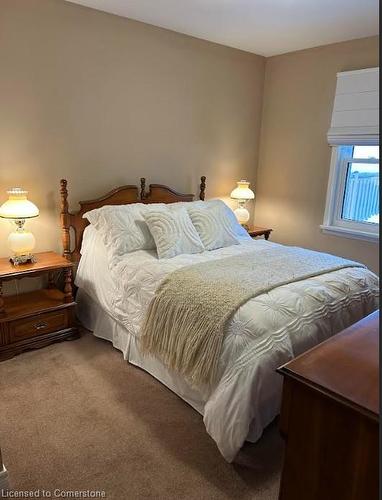 27 Hoover Crescent, Hamilton, ON - Indoor Photo Showing Bedroom