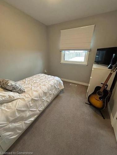 27 Hoover Crescent, Hamilton, ON - Indoor Photo Showing Bedroom