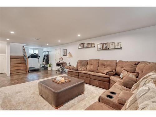 27 Hoover Crescent, Hamilton, ON - Indoor Photo Showing Living Room