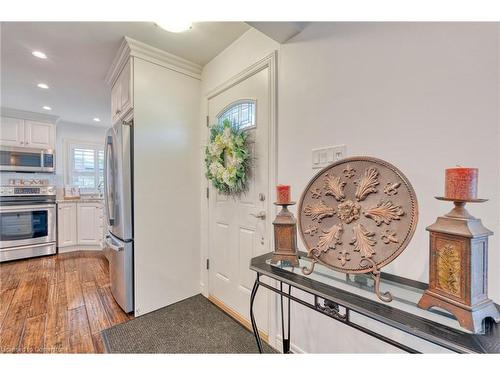 27 Hoover Crescent, Hamilton, ON - Indoor Photo Showing Kitchen