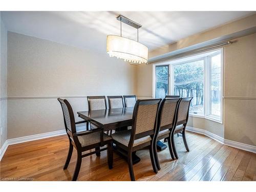 422 Mackay Court, Burlington, ON - Indoor Photo Showing Dining Room