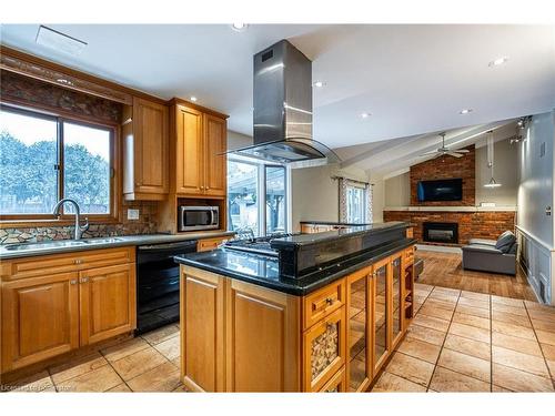 422 Mackay Court, Burlington, ON - Indoor Photo Showing Kitchen With Double Sink