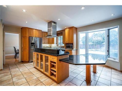 422 Mackay Court, Burlington, ON - Indoor Photo Showing Kitchen