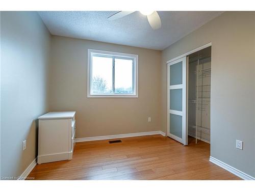 422 Mackay Court, Burlington, ON - Indoor Photo Showing Other Room