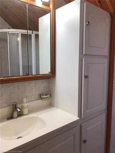 422 Mackay Court, Burlington, ON - Indoor Photo Showing Bathroom