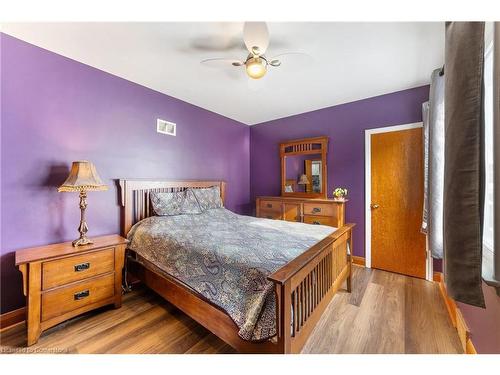 234 Auburn Avenue, Hamilton, ON - Indoor Photo Showing Bedroom