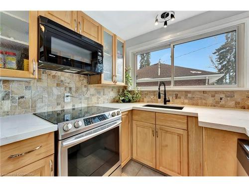 635 Inverness Avenue, Burlington, ON - Indoor Photo Showing Kitchen