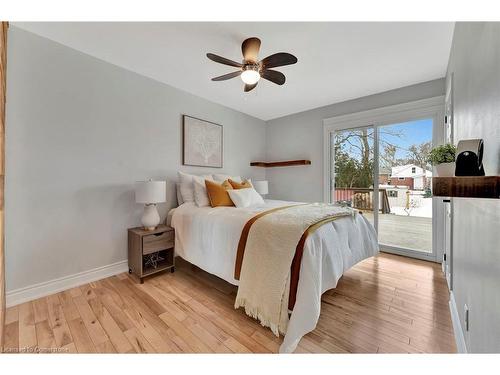 635 Inverness Avenue, Burlington, ON - Indoor Photo Showing Bedroom