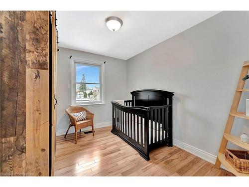 635 Inverness Avenue, Burlington, ON - Indoor Photo Showing Bedroom