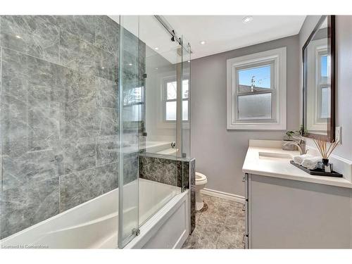 635 Inverness Avenue, Burlington, ON - Indoor Photo Showing Bathroom