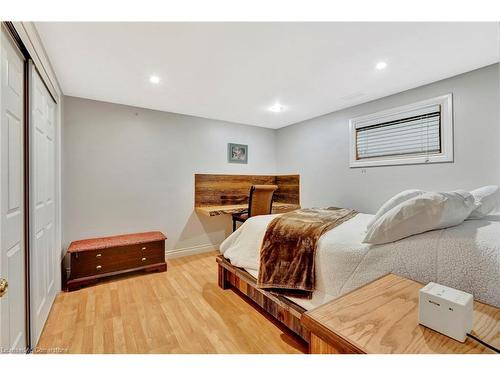 635 Inverness Avenue, Burlington, ON - Indoor Photo Showing Bedroom