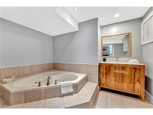 635 Inverness Avenue, Burlington, ON - Indoor Photo Showing Bathroom