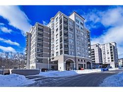 304-3000 Creekside Drive  Dundas, ON L9H 7S8