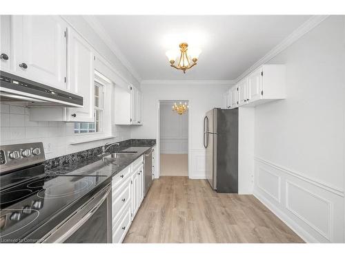 622 George Street, Burlington, ON - Indoor Photo Showing Kitchen With Double Sink