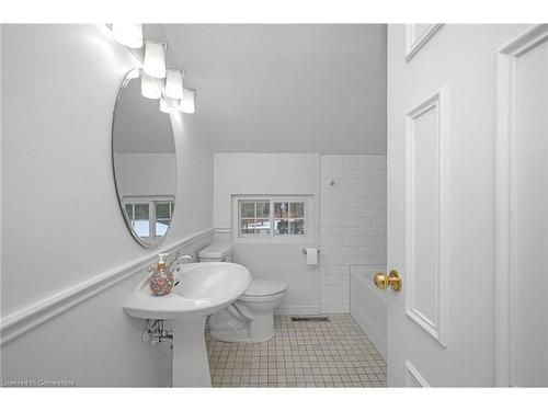 622 George Street, Burlington, ON - Indoor Photo Showing Bathroom