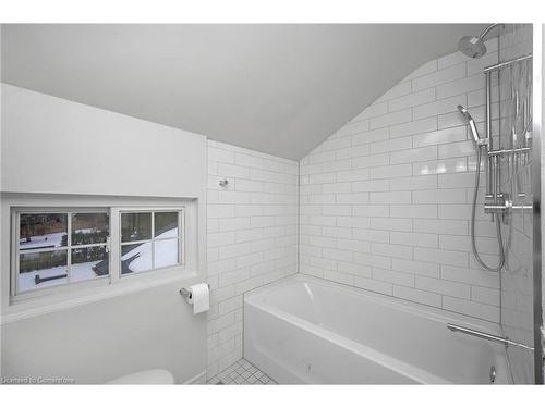 622 George Street, Burlington, ON - Indoor Photo Showing Bathroom