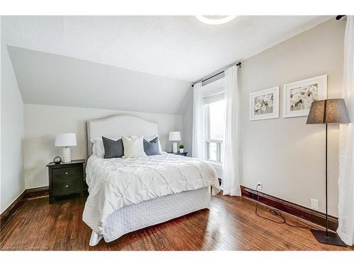 29 East 21St Street, Hamilton, ON - Indoor Photo Showing Bedroom