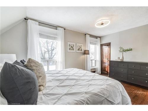 29 East 21St Street, Hamilton, ON - Indoor Photo Showing Bedroom