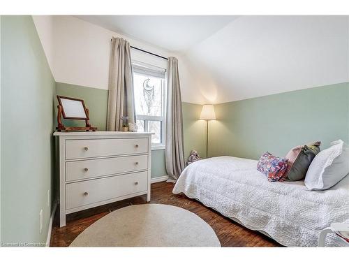 29 East 21St Street, Hamilton, ON - Indoor Photo Showing Bedroom