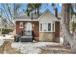 98 Osler Drive  Dundas, ON L9H 4B7