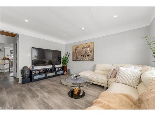 242 East 27Th Street, Hamilton, ON - Indoor Photo Showing Living Room