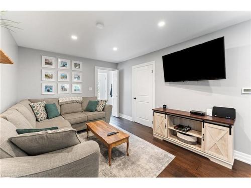 781 Spring Gardens Road, Burlington, ON - Indoor Photo Showing Living Room